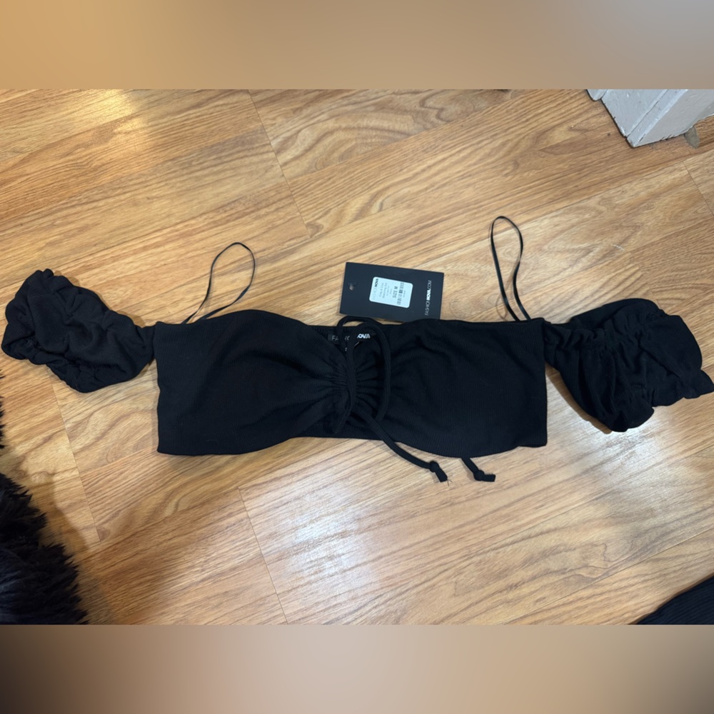 Brand new with tags Fashion Nova “Frilly & Chic” Top in classic black 🖤